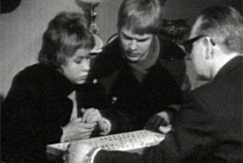 Kuva: Nuoret ostamassa kihloja (1970) YLE kuvanauha.