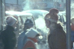 Kuva: Kova pakkasp�iv� Oulun keskustassa (1985). YLE kuvanauha.