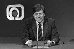 Kuva: Tarmo Ropponen uutisstudiossa (1984). YLE/Kalevi Rytkl 