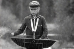 Kuva: Antti kylv�� viljaa. YLE kuvanauha.