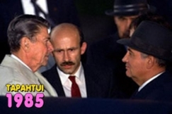 Kuva: Yhdysvaltojen presidentti Ronald Reagan ja Neuvostoliiton presidentti Mihail Gorbatshov (1986). AP Graphics Bank.