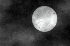 Kuva: Kuu Hailuodon yll� (1971). YLE kuvanauha.