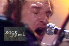 Kuva: Remu Aaltonen laulaa. (1975) YLE kuvanauha. Rock-Suomi logo