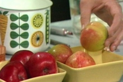 Kuva: Omenoita. (1974) Yle kuvanauha.