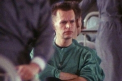 Kuva: Jorma Uotinen seuraa B 12 -produktion harjoituksia (1988). Yle kuvanauha.