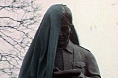 Kuva: Pihkalan patsas paljastetaan. Yle kuvanauha.