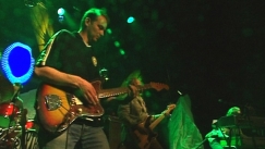 Kuva: Laika & The Cosmonauts Tavastia-klubin lavalla (1997). Yle kuvanauha.