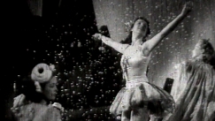 Kuva: Oopperan balettitanssijoita P�hkin�ns�rkij�-esityksess� (1947). Suomen Filmiteollisuus / YLE.