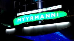 Kuva: Kauppakeskus Myyrmannin mainostaulu (2010). YLE kuvanauha.