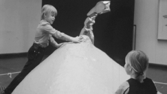 Kuva: Lapsia Ars 69 -n�yttelyss�. Kuva: YLE kuvanauha