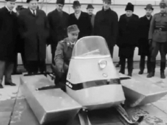 Kuva: Uppoamatonta moottorikelkkaa esitell��n (1966). Yle kuvanauha. 