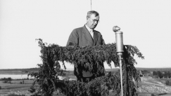 Kuva: Juhlapuhuja Vuokkiniemell� jatkosodan alussa j�rjestetyss� kansankokouksessa, joka p��tti Aunuksen ja Vienan liittymisest� Suomeen (1941). SA-kuva/J. Mattinen.