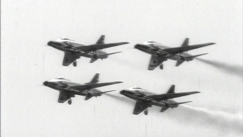 Kuva: Yhdysvaltain taitolentoryhm� muodostelmassa. YLE kuvanauha.