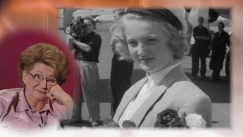 Kuva: Teija Sopanen katselee filmi� missiajoistaan Mansikkapaikka-ohjelmassa (2008). Yle kuvanauha.