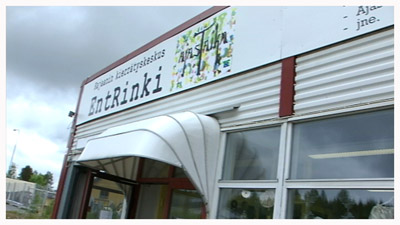 Entrinkin kyltti (copyright YLE/videokuvaa)