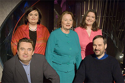 Minerva Krohn, Irina Krohn, Leena Krohn ja Petri Krohn sek Timo Koivusalo, Kuva: Harri Hinkka 2006