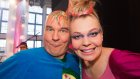 Ohjelman toimittajat naamioituneina supersankareiksi (kuva: Yle/ Jukka Lintinen)