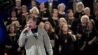 Neljännen karsinnan artistivieraana esiintyi Pauli Hanhiniemi (kuva: Vesa Tyni)