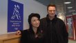 Saija Tuupanen ja Jukka Hallikainen valmistautuvat vastaanottamaan tangolaulajia Turussa 8.3.2011 - Kuva: Yle Turku video