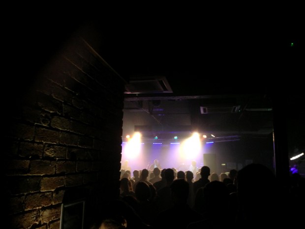 Klo 16:40 Rock City. Keikalla oli niin täyttä, ettei valokuvaajamme mahtunut enää takaisin sisälle.