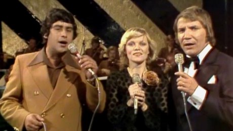 Elävästä arkistosta löytyy mm. Taisto Tammen, Katri Helenan ja Eino Grönin tangopotpuri vuodelta 1974.