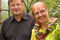 Puutarhaunelmia 2010. Juontajina Heikki Koskinen ja Paula Ritanen-Närhi. Kuva: Filmiteollisuus
