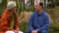 Paula Ritanen-Närhi ja Jyri Uimonen Taimistoviljelijät ry:stä vastaavat taimien istutuskysymyksiin. Kuva: Puutarhaunelmia, YLE