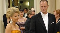 Kansanedustaja Tanja Karpela ja puolisonsa Janne Erjola Linnan juhlissa 2008. Kuva: Touko Yrttimaa / YLE