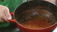Kotona tehty ketsuppi Paulin ohjeella. Kuva: Strömsö