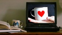 Virtuaaliflirtti johtaa rakkaussuhteisiin. Kuvalähteet: Satu Pirinen. Kuvankäsittely: YLE