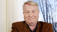 Vexi Salmi kuuluu sanoittajien aateliin. Kuva: YLE.