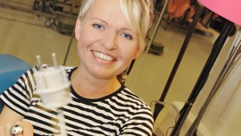Aija Rouhiainen Kesäkirppis-kiertueella YLE TV1 alkaen 3.6.2010 torstaisin klo 20 - 20.30. Kuva: Heli Sorjonen, YLE Kuvapalvelu