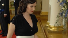 Johanna Sumuvuoren vuoden 2008 puku oli nähty Linnassa aiemminkin. Kuva: Touko Yrttimaa / YLE