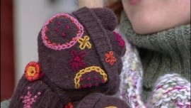 Lee ja villakirjontarukkanen. Kuva: Strömsö