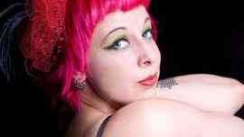Burleskitaiteilija Tinker Bell. Kuva: Jenni Tapanila