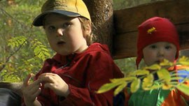 Eeli ja Malla metsämajassa. Kuva: Elokuvaosuuskunta Siperia.