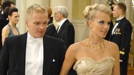 Suunnistuksen maailmanmestari Minna Kauppi puolisoineen Linnan juhlissa 2008: Kuva: Touko Yrttimaa / YLE