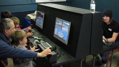 Lentokonepelaamista (Kuva: National Games Arhive)