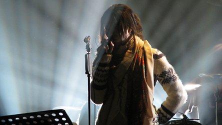 Jenni Vartiainen konsertin harjoituksissa