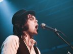 Supergrassin laulaja Gaz Coombes kannatteli koko yhtyeen esitystä kasassa.