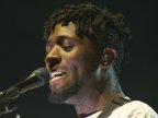 Kele Okereke (Bloc Party) ja irvistys