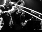 Glen Pine (The Slackers) soittamassa pasuunaa