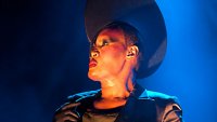 Grace Jones oli Flow-festivaalien lauantain pääesiintyjä
