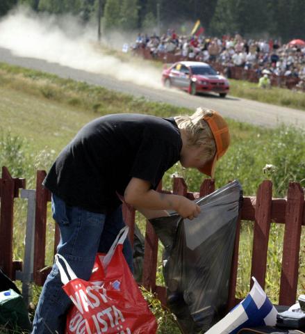 Löytyyköhän pulloja...